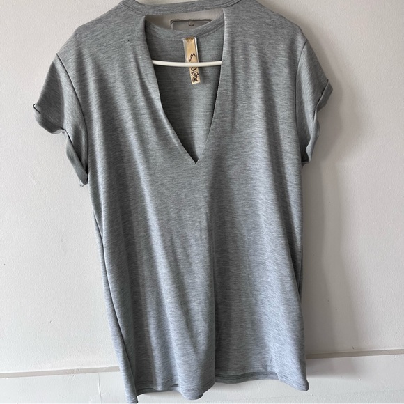 BUNDLE OF 3 shirts in Camouflage, dusty pink, gray, Short Sleeve Tee Shirts - Picture 5 of 9